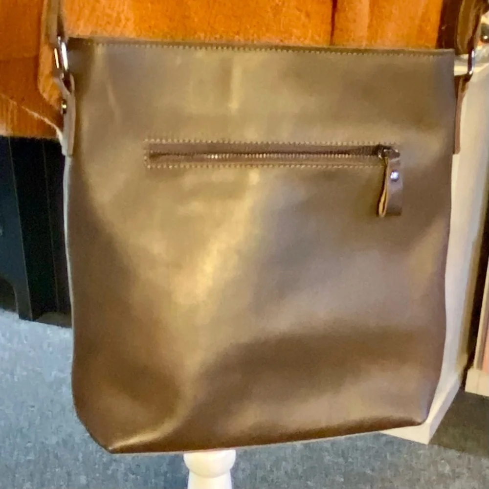YUAN SE ZE Brown Leather Messenger Bag